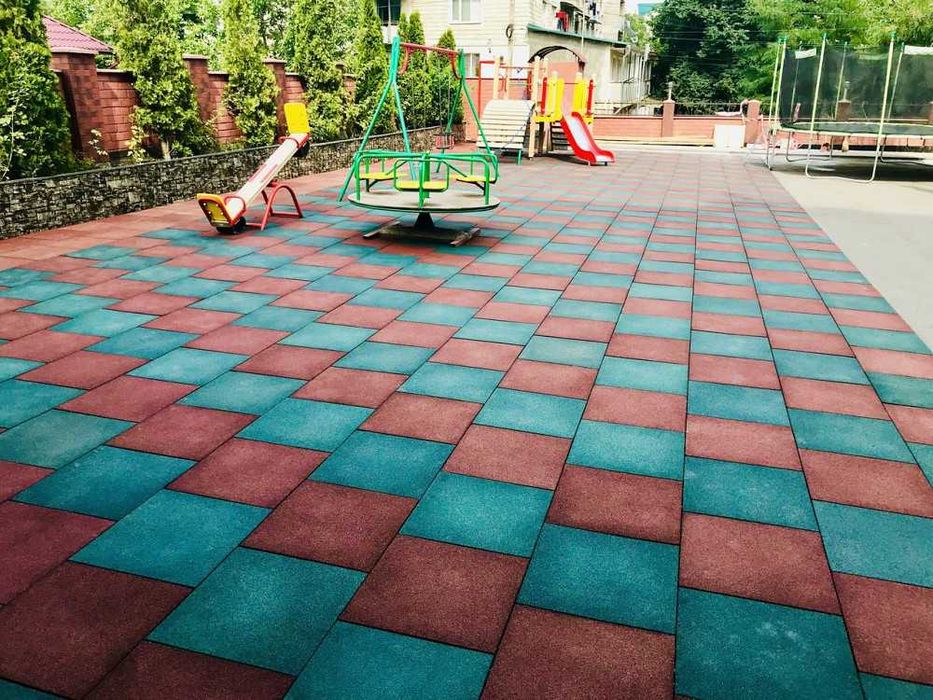 Гумова плитка 500*500 мм від виробника для дитячих майданчиків