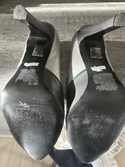 Szpilki Gas z imitacji wężowej skórki