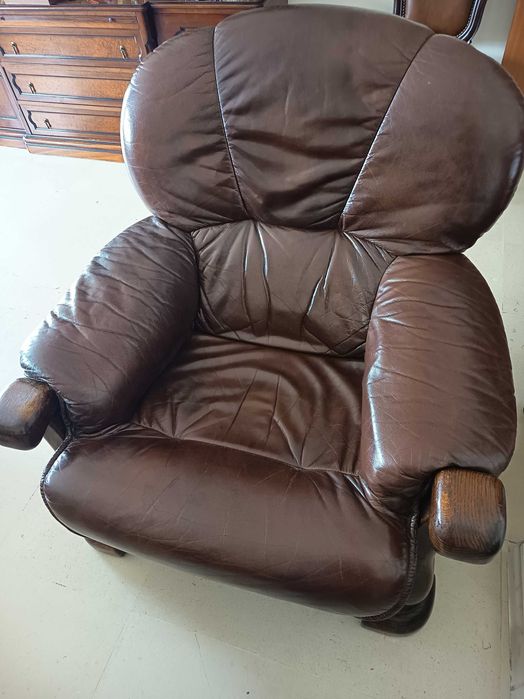 Terno de sofás em couro