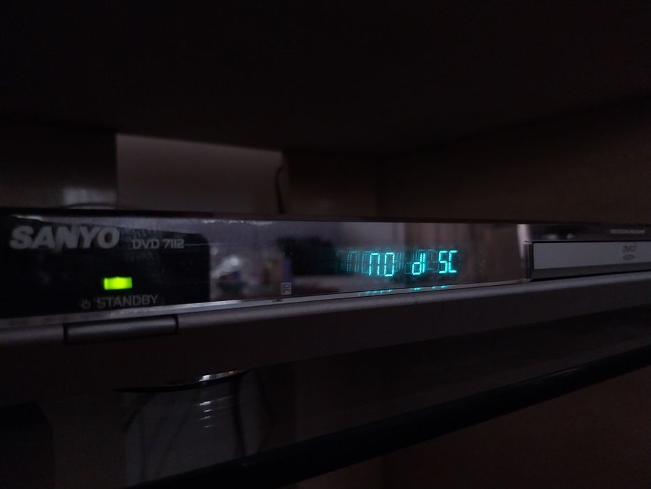 Leitor de DVDs/CDs SANYO