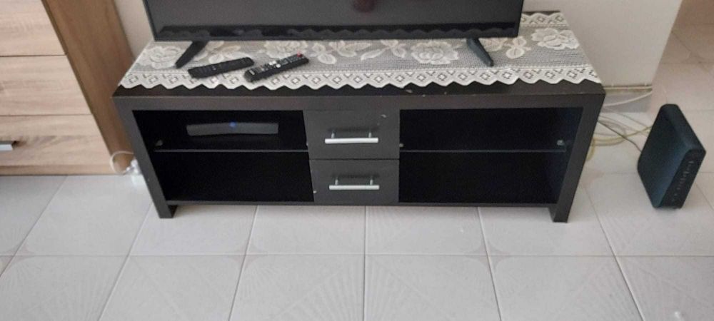 Móvel para televisão (Preto).