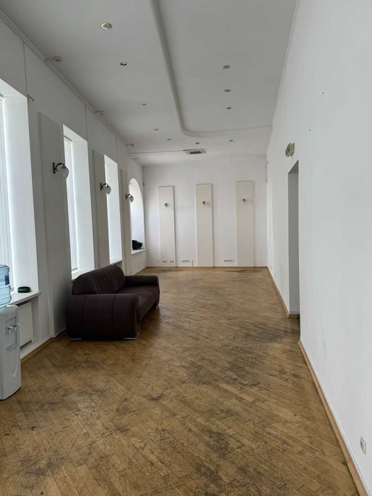 (7) Продам комерційне приміщення в Центрі міста 0102