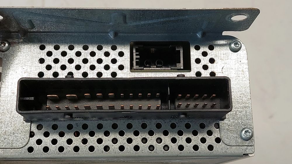 Amplificador de colunas AUDI A6 (4F2, C6)
