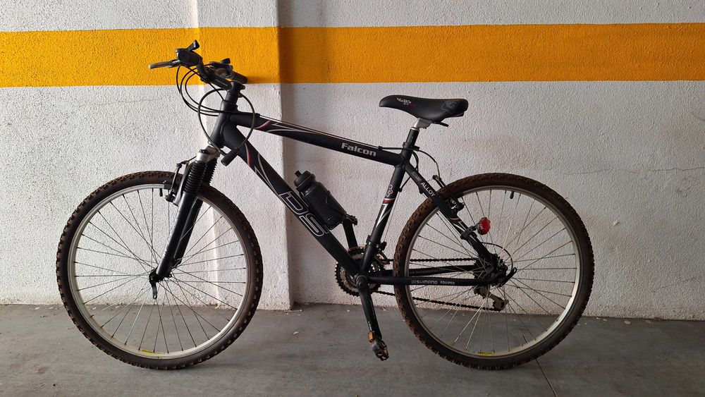Bicicleta de Montanha (Falcon / Shimano). Com pouco uso.
