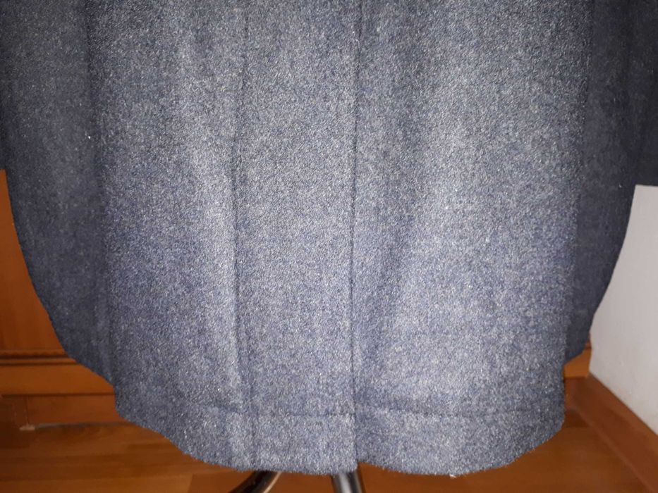 Ciemny męski płaszcz Pawo