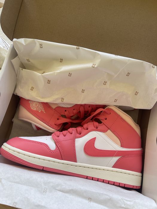 Оригінальні кросівки Air Jordan mid 1 рожеві 40 розмір