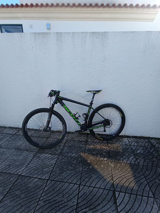 Bicicleta BTT scott em carbono