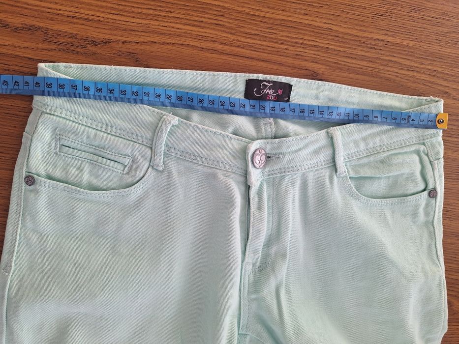 Damskie spodnie dżinsowe.