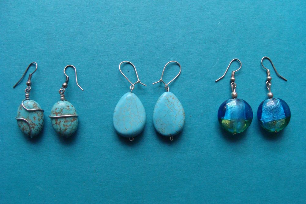 Zestaw trzech par kolczyków, dług. - 4 / 4,5 cm..sztuczna biżuteria