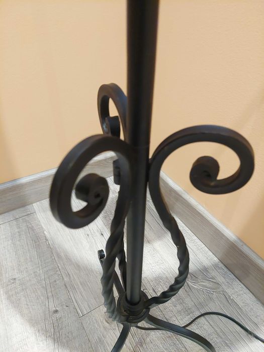 Candeeiro de pé clássico