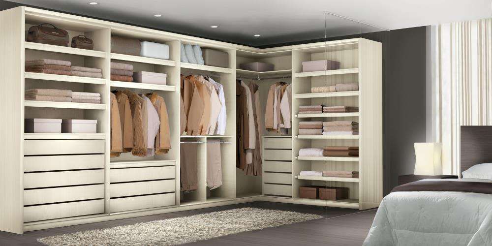 Roupeiros e closets por medida (fábrica).