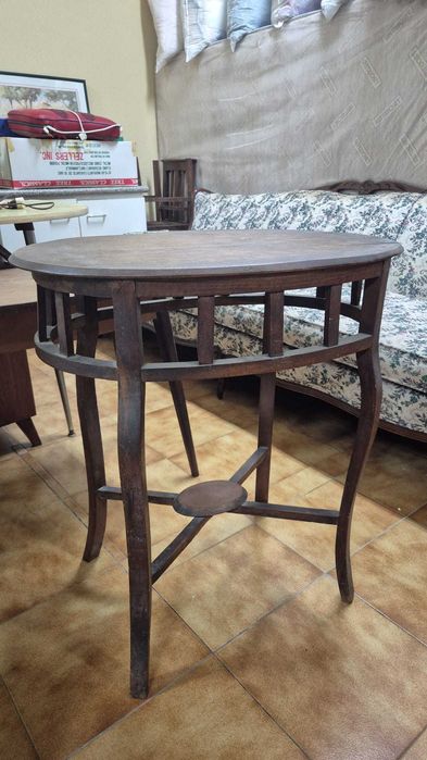 Mesa antiga de madeira