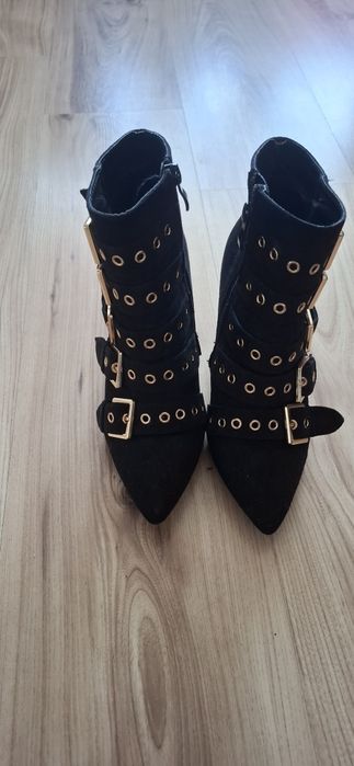 Buty damskie na obcasie 36