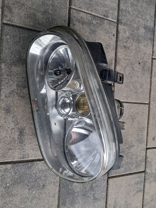 Lampa przód przednia lewa kierowcy Volkswagen Golf IV 4 rok 1999
