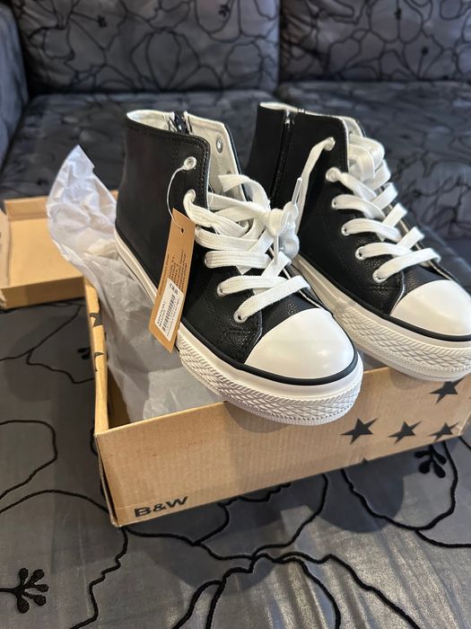 Sapatilhas de cano pretas - NOVAS