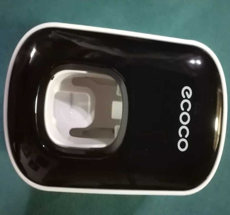 Диспенсер с держателем зубных щёток настенный с пылезащитой