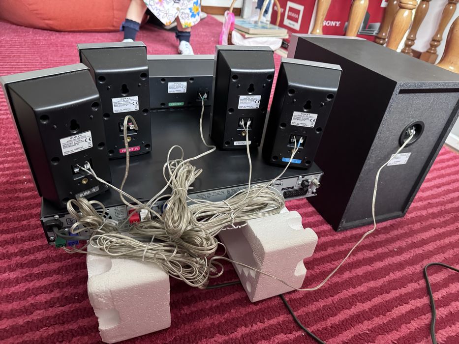 Sistema Sony home theater DAV-DZ230.