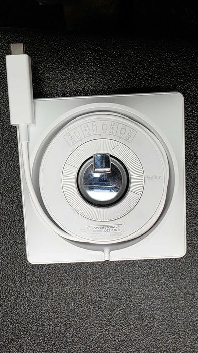 Adaptador de Corrente para Apple Watch BELKIN Sem Fio 3 em 1 MagSafe