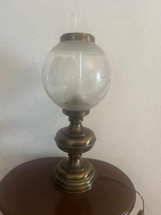 Candeeiro de Mesa Vintage em Latão e Vidro Fosco - 60 cm