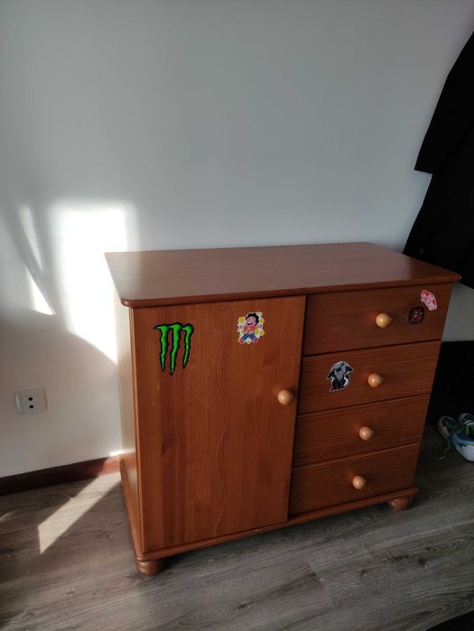 Mobiliário de quarto (cómoda e mesinhas de cabeceira)