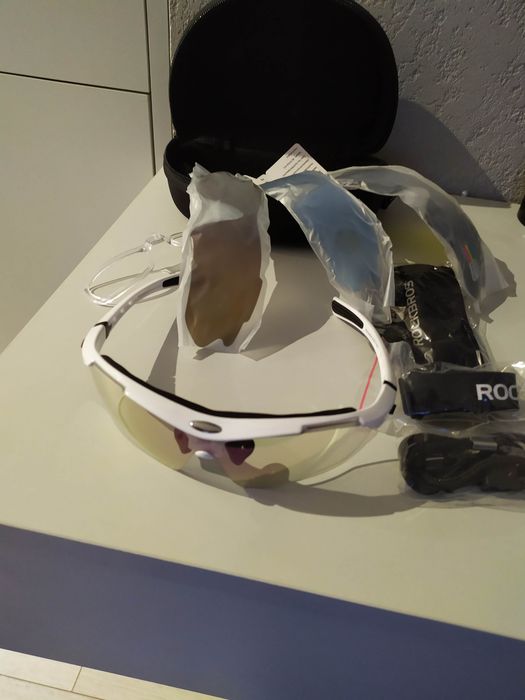 ROCKBROS Okulary Rowerowe z Polaryzacją + Etui + 4 Soczewki Białe Ramki