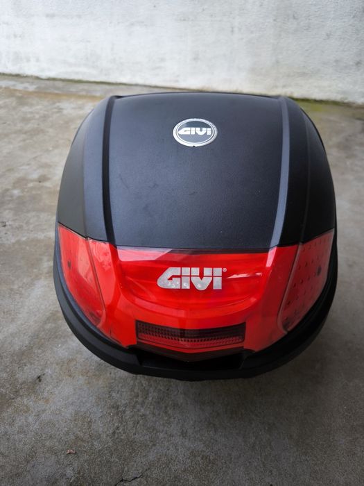 Cubby box Givi 32lts usada