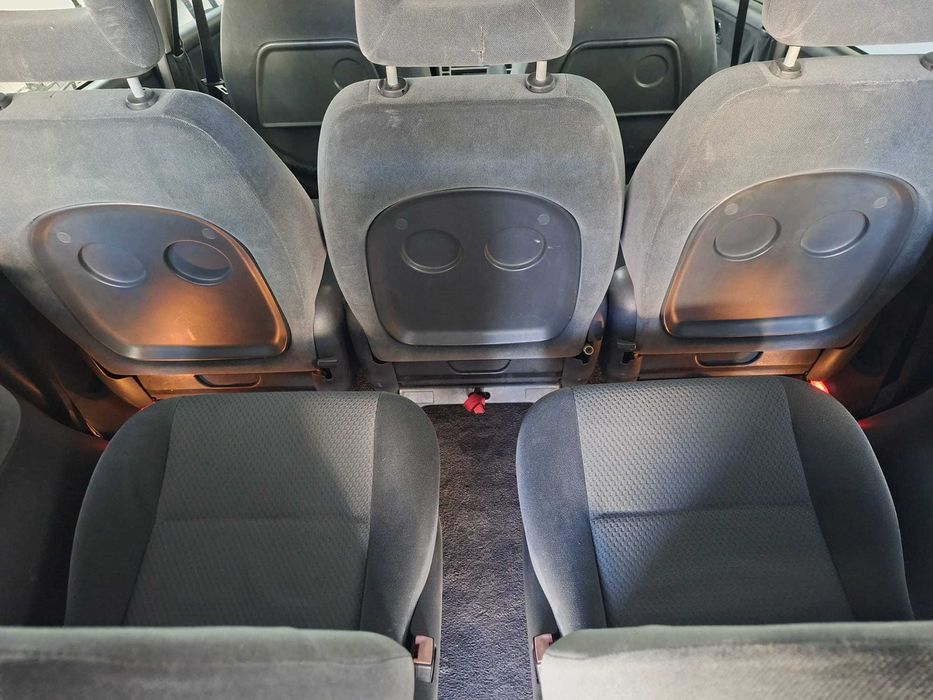 Ford Galaxy com caixa automática