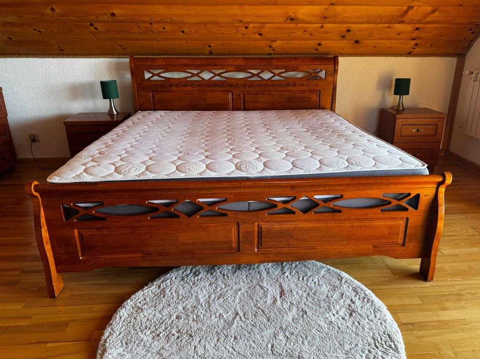 Łóżko z materacem premium + 2 szafki nocne – komplet do sypialni