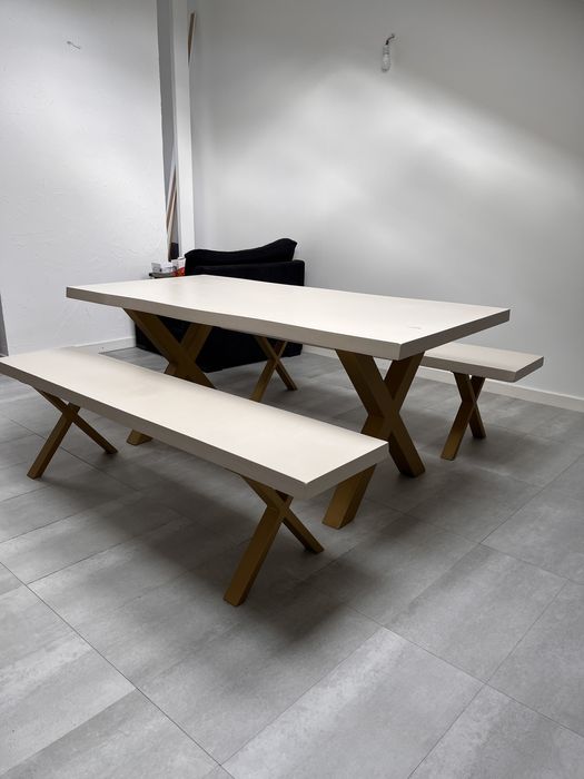 Mesa de Jantar com Bancos