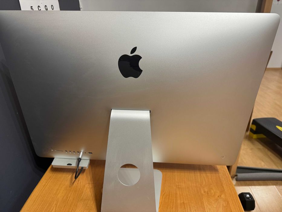 iMac 27” 5K 2020 i7 / 64GB / 2TB SSD / Radeon 5700 XT 16GB / 10GbE