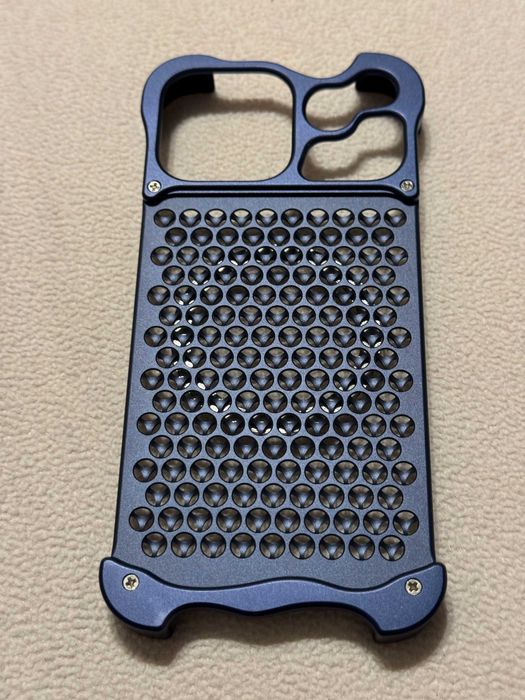Obudowa metalowa Armor Mesh do iPhone 17 – Bestseller 2026!