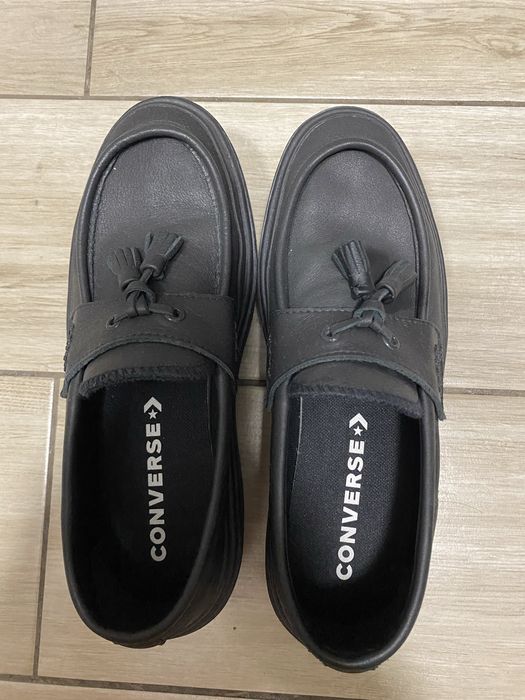 Piękne gotyckie oksfordki skórzane Converse