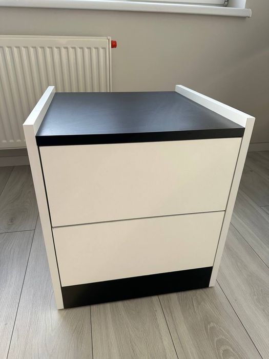 Тумбочки приліжкові