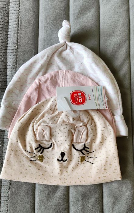 Zestaw czapeczek dla dziewczynki