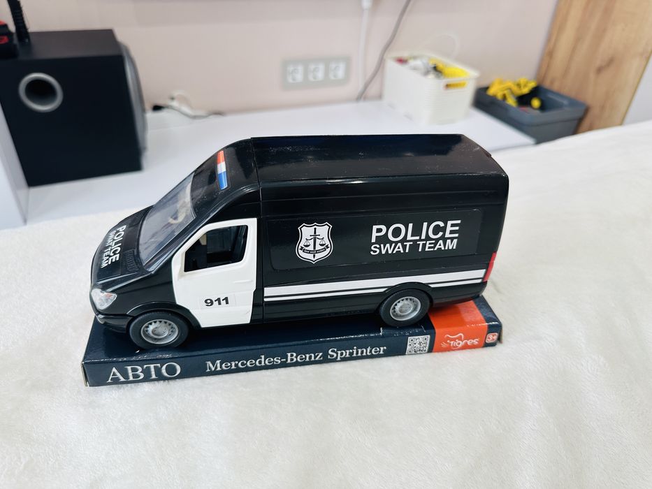 Машина Mercedes-Benz Sprinter Поліція
