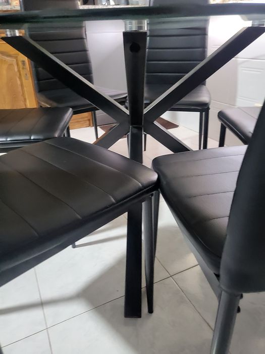 Vendo Mesa com 6 cadeiras