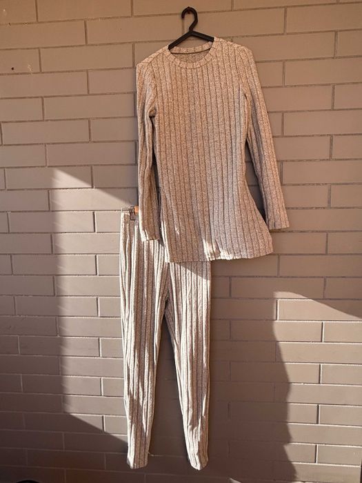 Conjunto de roupa confortável nova