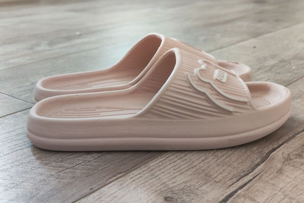 Шльопанці для дівчинки