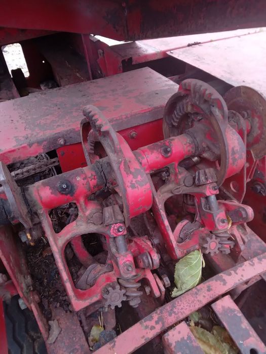 Продам прес-підбирач NEW HOLLAND 366.