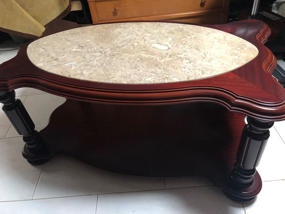 Mesa de chá estilo classico em madeira e mármore