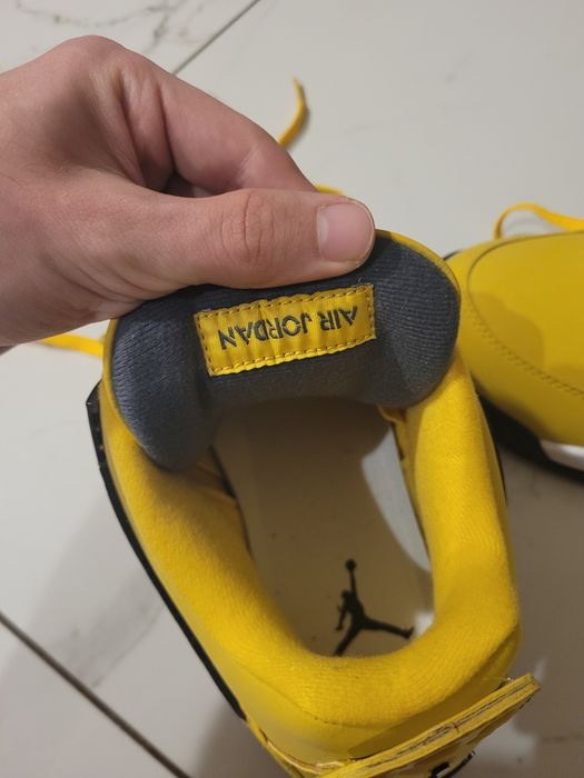 Buty Jordan 4 Retro Lightning