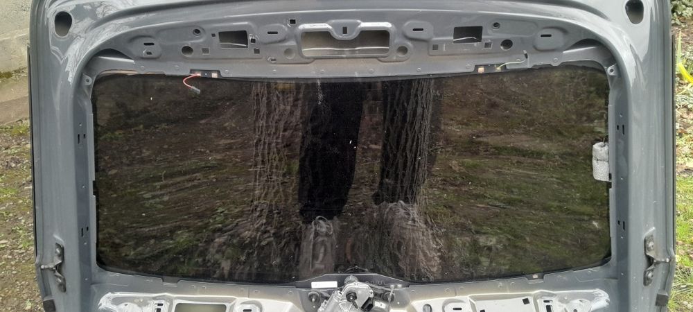 Ауді Q3 83a заднє скло з обігрівом