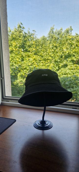 Kapelusz Bucket Hat KING – czarny, haftowane logo