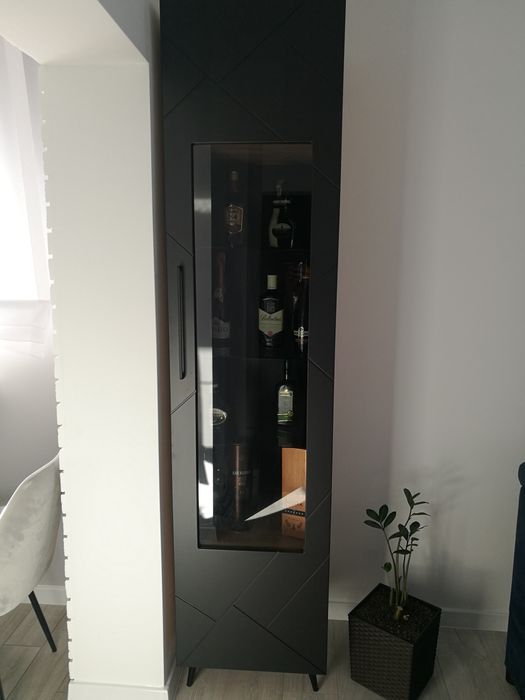 Sprzedam szafkę witrynę nowa