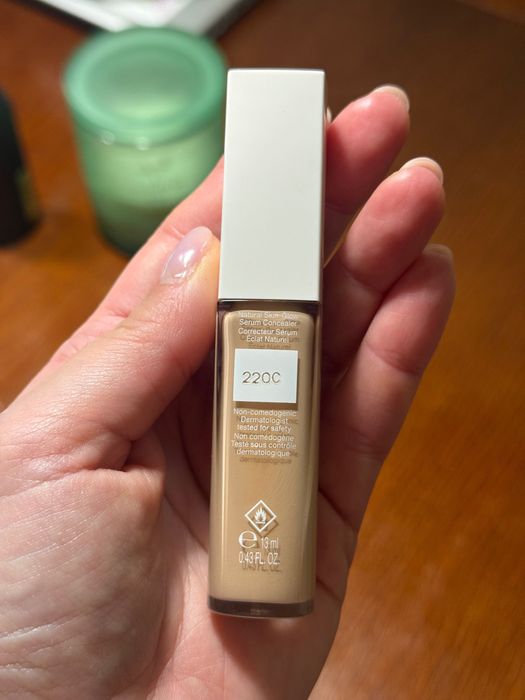 Korektor Lancome Natural Skin Glow Serum Concealer 220C