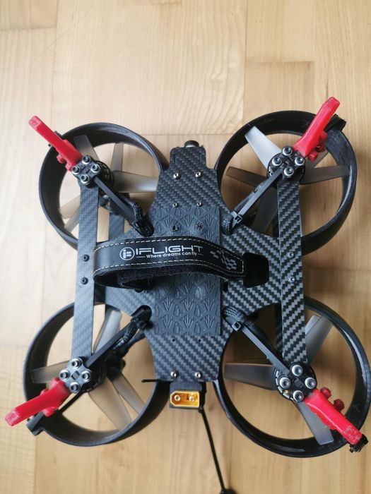 Dron fpv cinelifter x8 cinewhoop blackmagic
