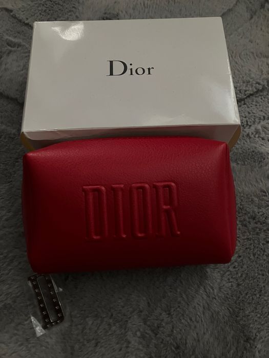 Mała czerwona kosmetyczka Dior