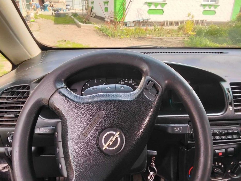Автомобіль.