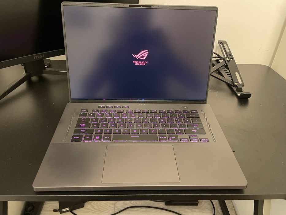 ASUS ROG Zephyrus G16 | i7-12700H | 32GB RAM | RTX 4050 | SSD 512GB
