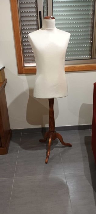 Busto de Homem em tecido